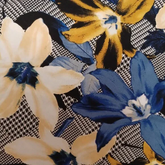 Women's Susan Graver Flower & Lace Tunic Size‎ Medium - Picture 4 of 10